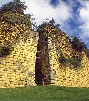 CULTURA CHACHAPOYAS.webp