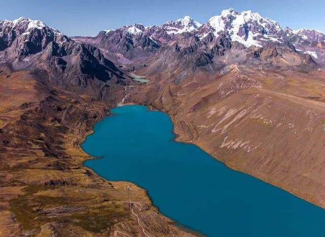 Apu Ausangate Laguna de Singrena