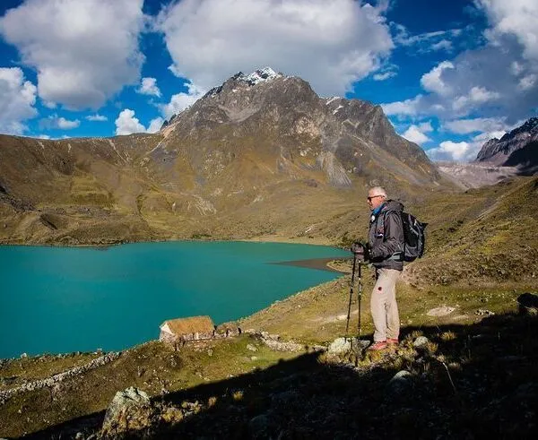 Apu Ausangate Laguna de Singrena