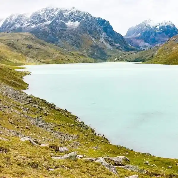 Apu Ausangate Laguna de Singrena