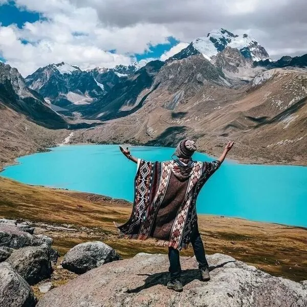 Apu Ausangate Laguna de Singrena