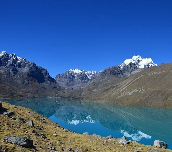 Apu Ausangate Laguna de Singrena