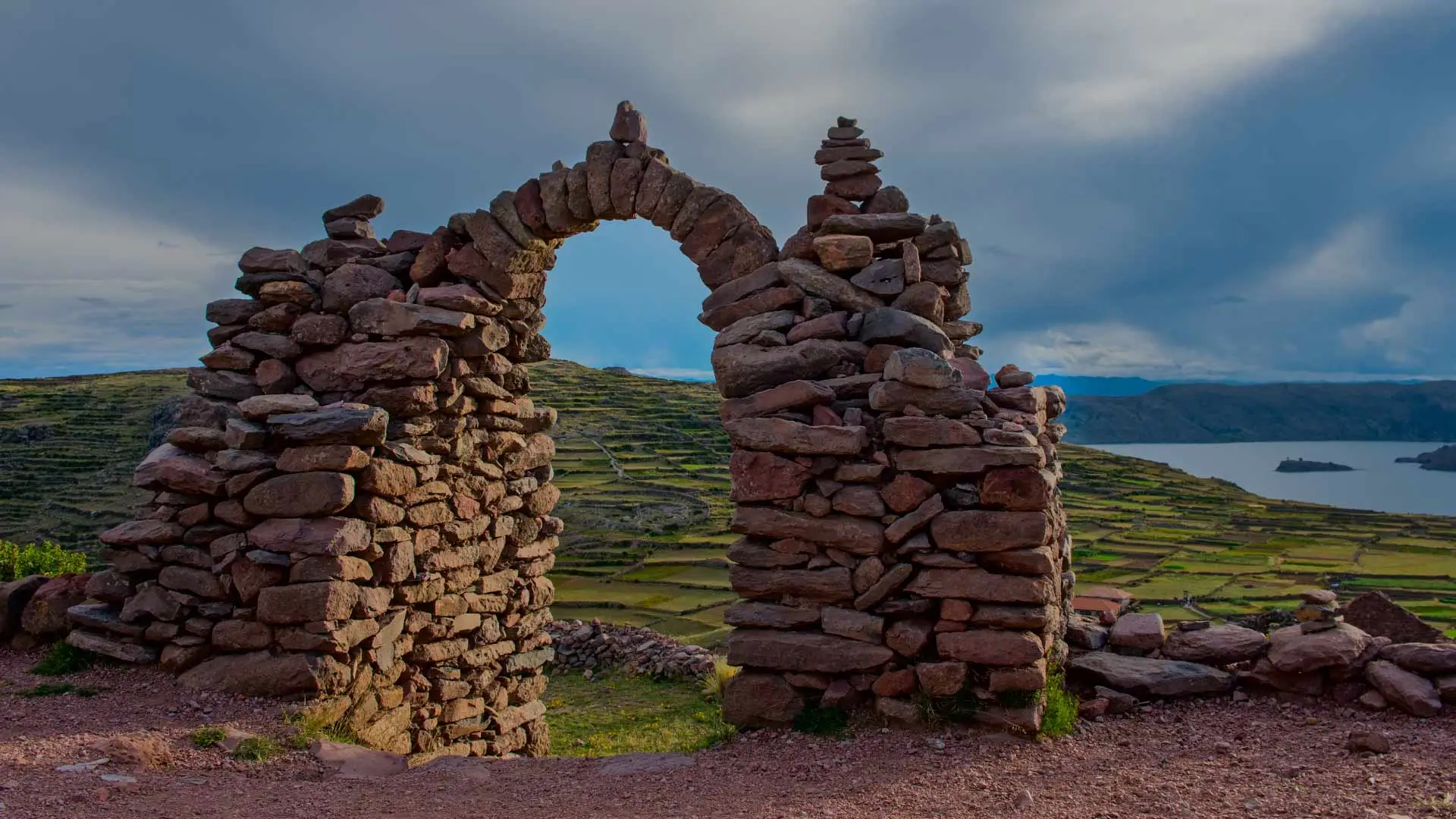 Lake Titicaca 2-Day Tour: Uros, Amantani Homestay & Taquile